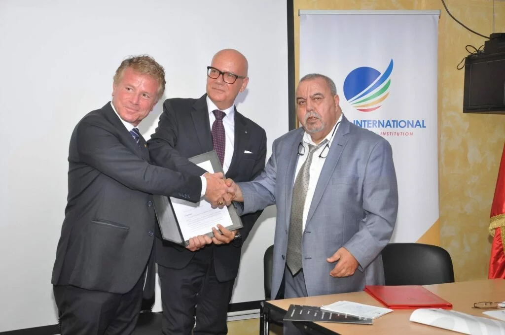 Signature d’un partenariat pour un diplôme international signature d’un partenariat pour un diplôme international(8)